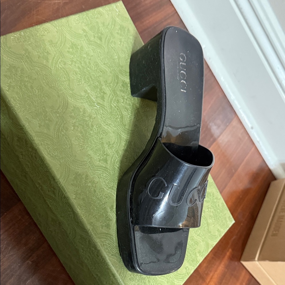 Gucci Glossy Black Slide Sandals - Picture 13 of 13